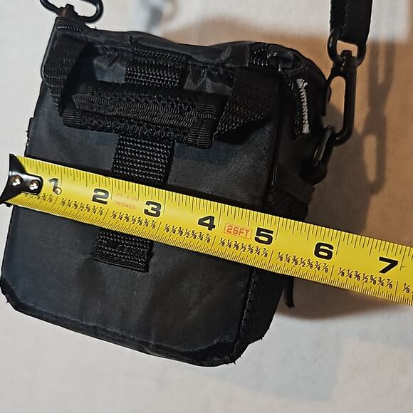 Case Logic Black/Blue small Zip up Digital Camera case/pouch with shoulder strap - Picture 7 of 7